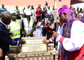 Tayebwa ne Kitaffe Mukatonda Samuel Kaziima wamu now' e Mukono nga batongoza okuzimba lutiko empya