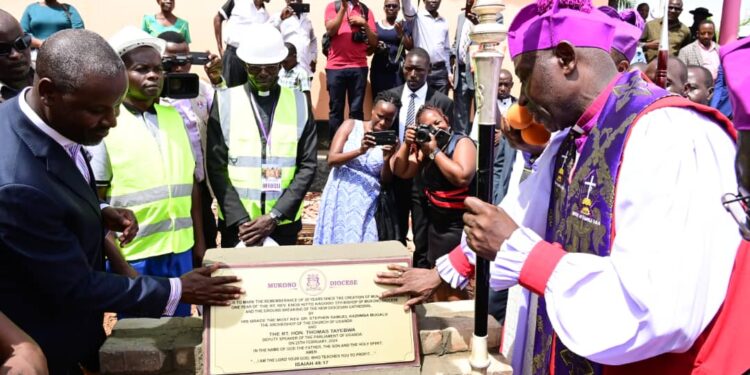 Tayebwa ne Kitaffe Mukatonda Samuel Kaziima wamu now' e Mukono nga batongoza okuzimba lutiko empya