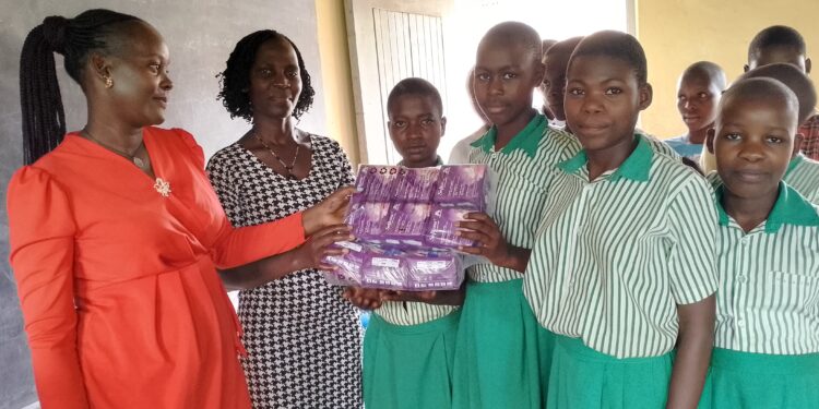 Kansala Ritah Nandyose ng'agabira abaana abawala pads