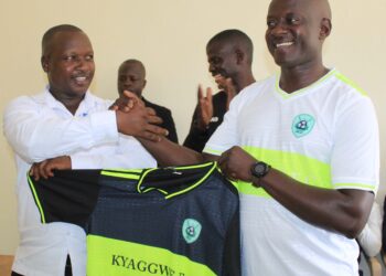 Kyaggwe County Team Chairperson, Stephen Sserubula unveiling the new team manager, David Katono Mutono.