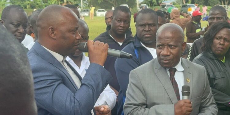 Second Deputy Ssekiboobo addressing a gathering at Kyaggwe as the Ssekiboobo, Vincent Matovu looks on.