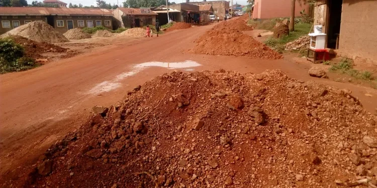 Queried Companies to Sign Contracts for Constructing Roads under GKMA Arrangement in Mukono