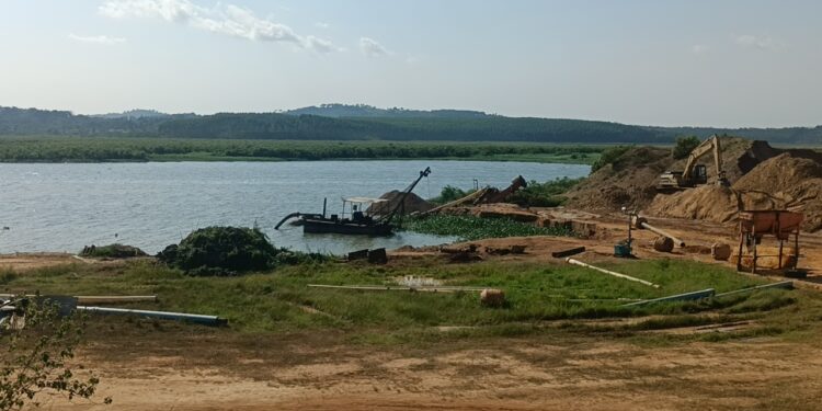 Mukono District Leaders Accused Of Alleged Role In Illegal Lake Sand Mining