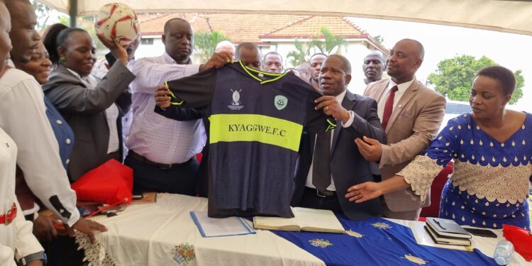 Ssekiboobo launching Kyaggwe Ssaza FC steering committee.