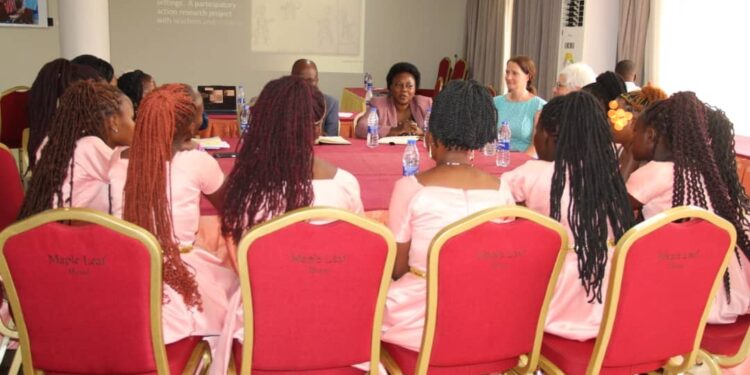 A round table discussion with the different government officials and the young mothers.