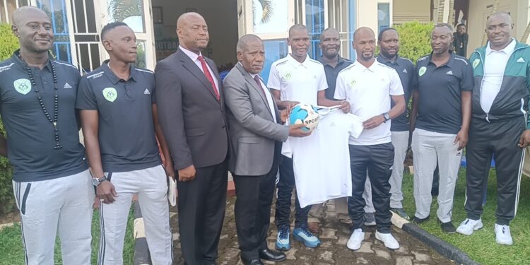 Kyaggwe County Chief (Ssekiboobo), Vicent Matovu Bintubizibu with new New Technical Team