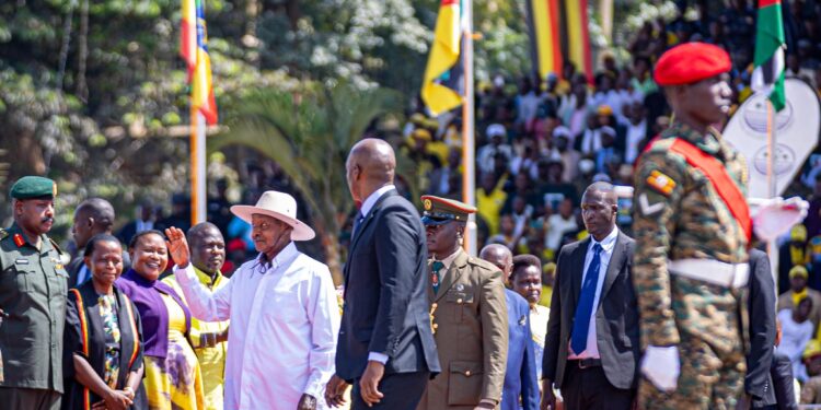 Yoweri Kaguta Museveni waves to supporters