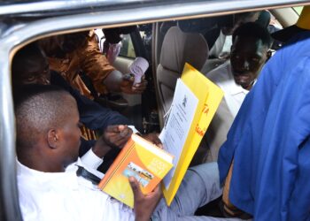 The late councillor-elect Henery Nagwano Kitata struggles to recite the oath of office from inside a vehicle moments before collapsing during the swearing-in ceremony at Nakisunga playground in Mukono District.