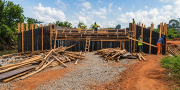 Construction works on the Shs2.8 billion Nakiyanja Bridge connecting Nsasa Cell in Mukono Municipality and Nabusugwe Cell in Kira Municipality are progressing steadily, with local leaders expressing confidence that the project will be completed on schedule.
