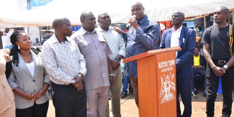 Mukono District leaders address residents at Katosi Landing Site after a meeting with officials from the Ministry of Works and Transport on the delayed commissioning of the proposed Katosi-Koome ferry service.