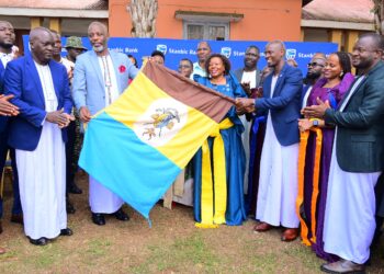 Rt. Hon. Joseph Muvawala the Prime Minister of Busoga Kingdom together with the Stanbic Uganda Holdings staff flagoff the intiative during the launch event at Kyabazinga's palace in Bugembe, Jinja