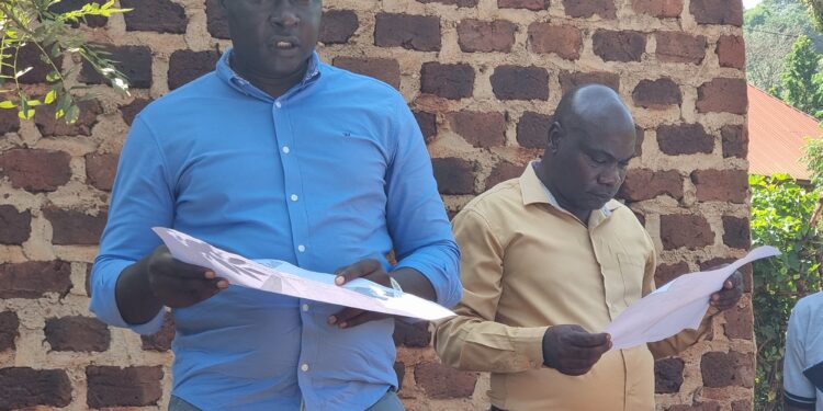 Mukono Town Planner, Hillary Murungi explains the land acquisition transactions to councillors.