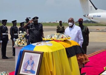 Museveni Receives King Oyo’s Body as Tooro Begins Final Farewell to Its Fallen Monarch